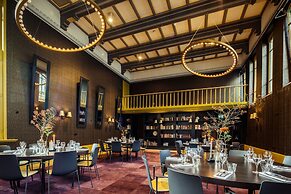 Post-Plaza Hotel & Grand Café