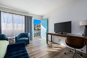 The Skylark a Palm Springs Hotel