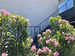 Siegel Slots and Suites