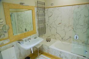 Golden Tower Hotel & Spa