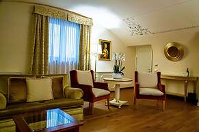 Golden Tower Hotel & Spa