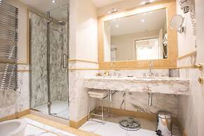 Golden Tower Hotel & Spa