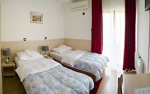 Viv Hotel