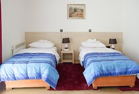 Viv Hotel