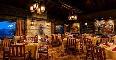 El Tovar - Inside the Park