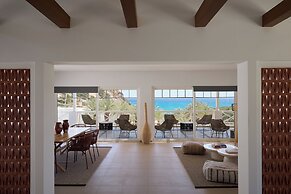 Golden Milos Beach House by Domotel