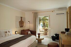 Golden Milos Beach House by Domotel