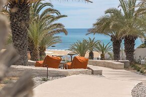 Golden Milos Beach House by Domotel