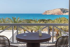 Golden Milos Beach House by Domotel