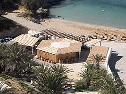 Golden Milos Beach House by Domotel