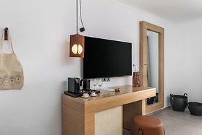 Golden Milos Beach House by Domotel