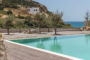 Golden Milos Beach House by Domotel