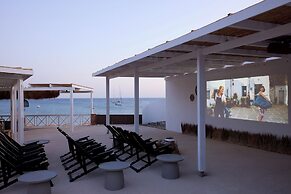 Golden Milos Beach House by Domotel