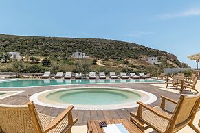 Golden Milos Beach House by Domotel