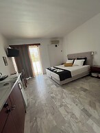 Vlycha Beach Studios & Apartments