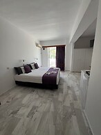 Vlycha Beach Studios & Apartments