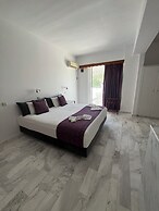 Vlycha Beach Studios & Apartments