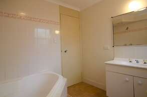 Base Airlie Beach Resort - Hostel