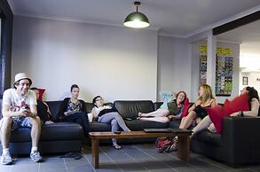 Base Airlie Beach Resort - Hostel