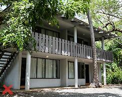 Base Airlie Beach Resort - Hostel