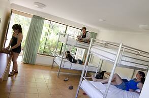 Base Airlie Beach Resort - Hostel