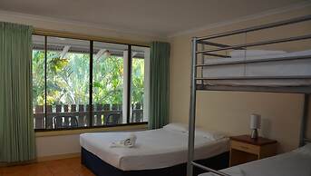 Base Airlie Beach Resort - Hostel
