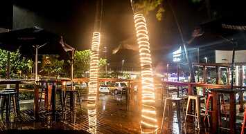 Base Airlie Beach Resort - Hostel