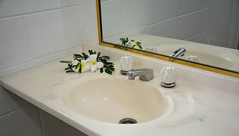 Base Airlie Beach Resort - Hostel