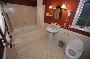 Saddleback Inn