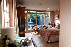 Adelaide Heritage Cottages & Apartments