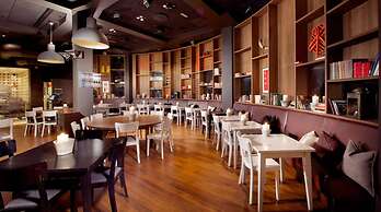 Home Hotel Folketeateret