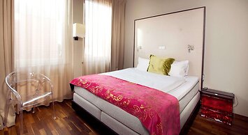 Home Hotel Folketeateret