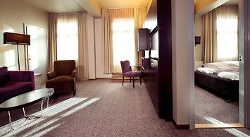 Home Hotel Folketeateret