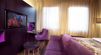 Home Hotel Folketeateret