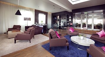 Home Hotel Folketeateret