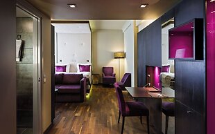 Home Hotel Folketeateret