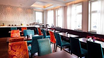 Home Hotel Folketeateret