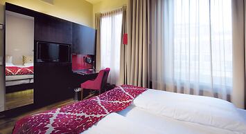 Home Hotel Folketeateret