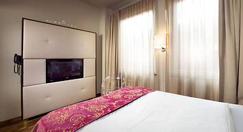 Home Hotel Folketeateret