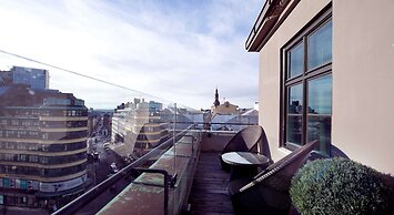 Home Hotel Folketeateret