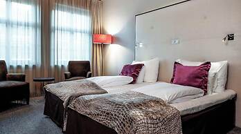 Home Hotel Folketeateret