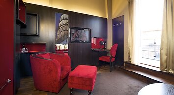 Home Hotel Folketeateret