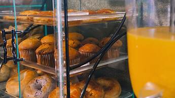 Redwood Inn & Suites - Grande Prairie