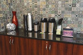 Redwood Inn & Suites - Grande Prairie