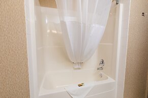 Redwood Inn & Suites - Grande Prairie