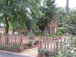 Shalom House Bed and Breakfast