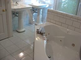 Bayberry House Bed & Breakfast