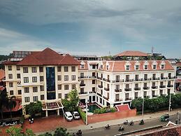 The Suite By Royal Crown Hotel