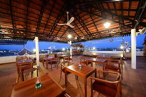 The Suite By Royal Crown Hotel