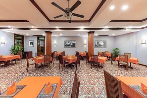 The Suite By Royal Crown Hotel